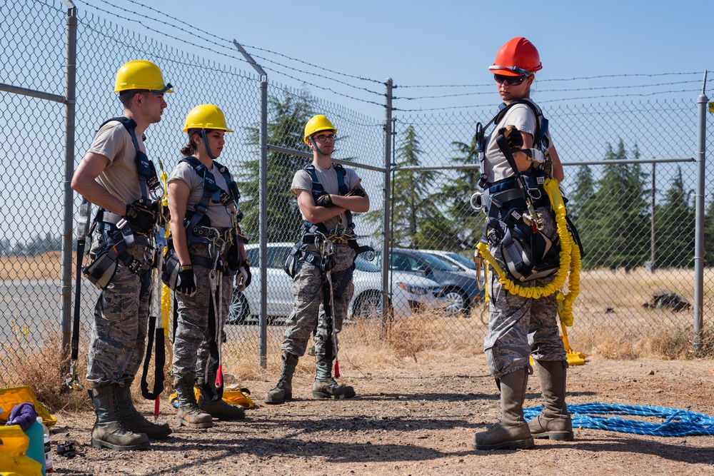 9 OSS Airmen train to climb