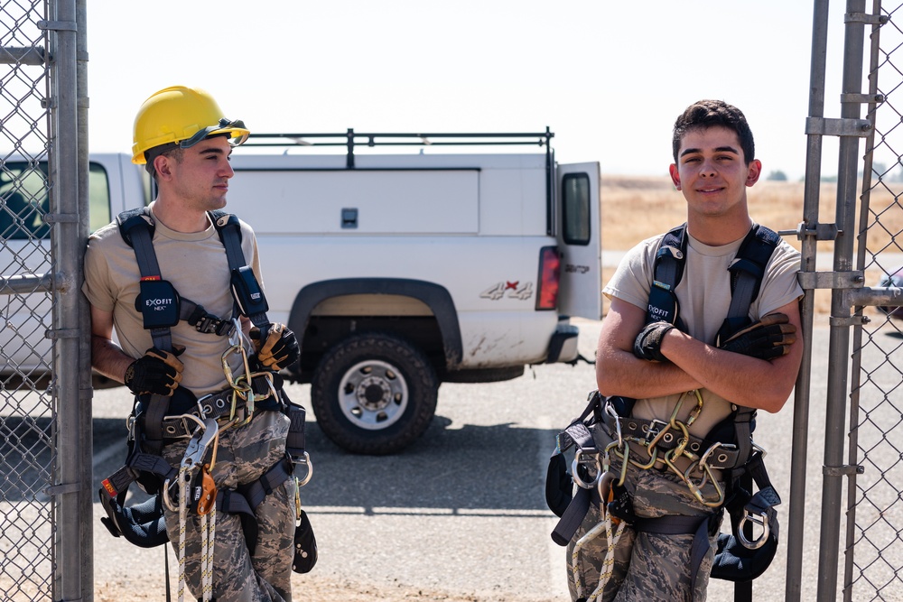 9 OSS Airmen train to climb