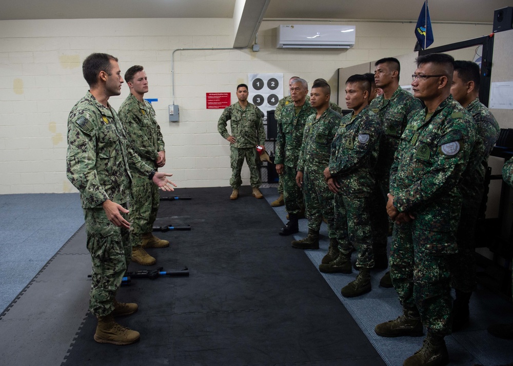 Coastal Riverine Group 1 Trains Philippine Marines