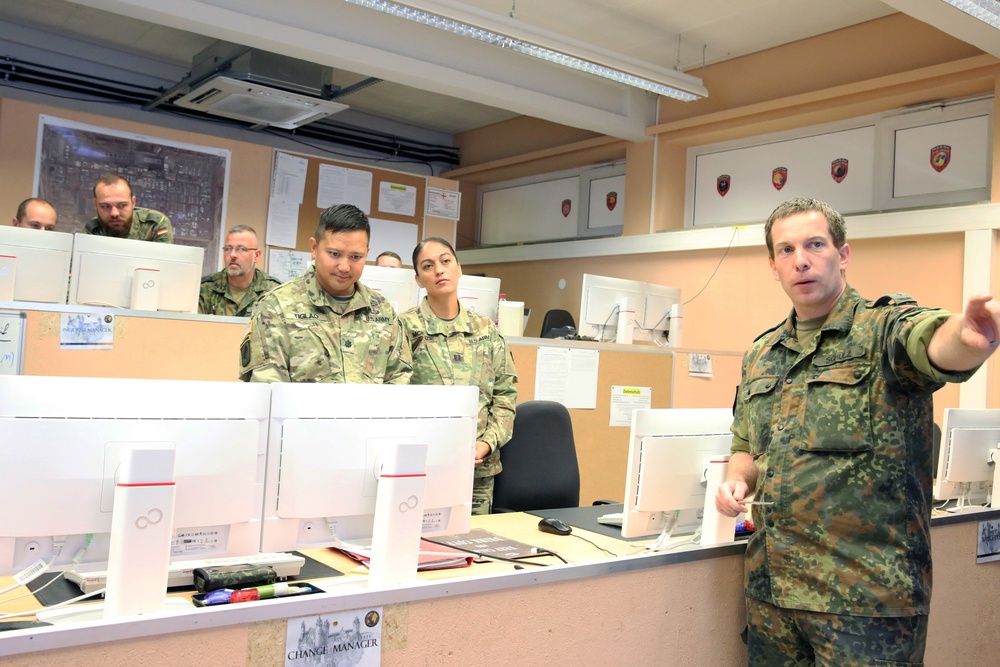 US Soldiers observe German partner unit’s signal exercise