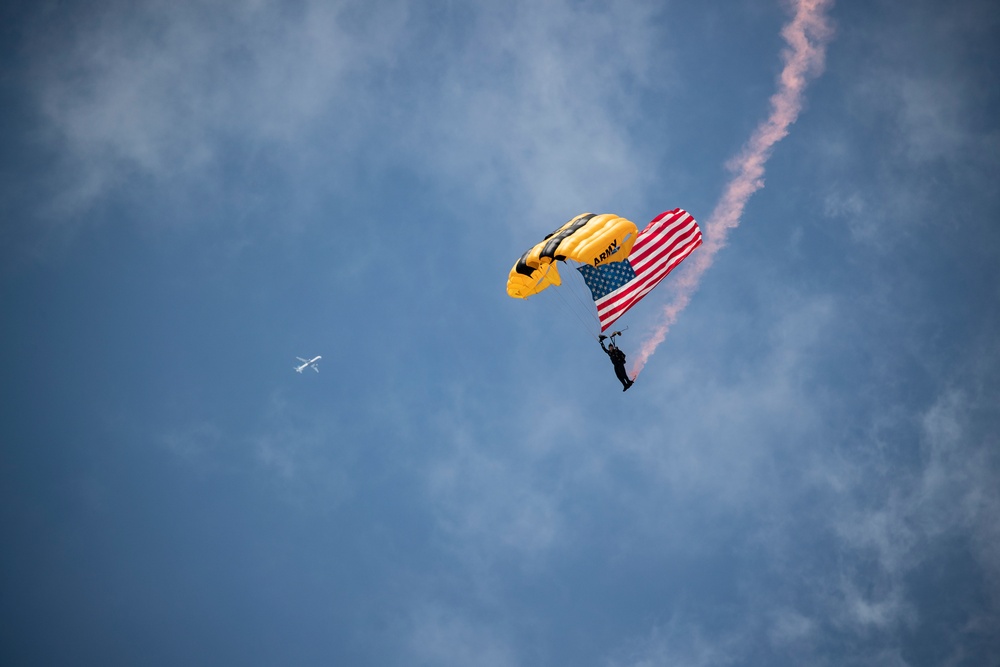 DVIDS Images Golden Knights soar into Thunder over the Boardwalk