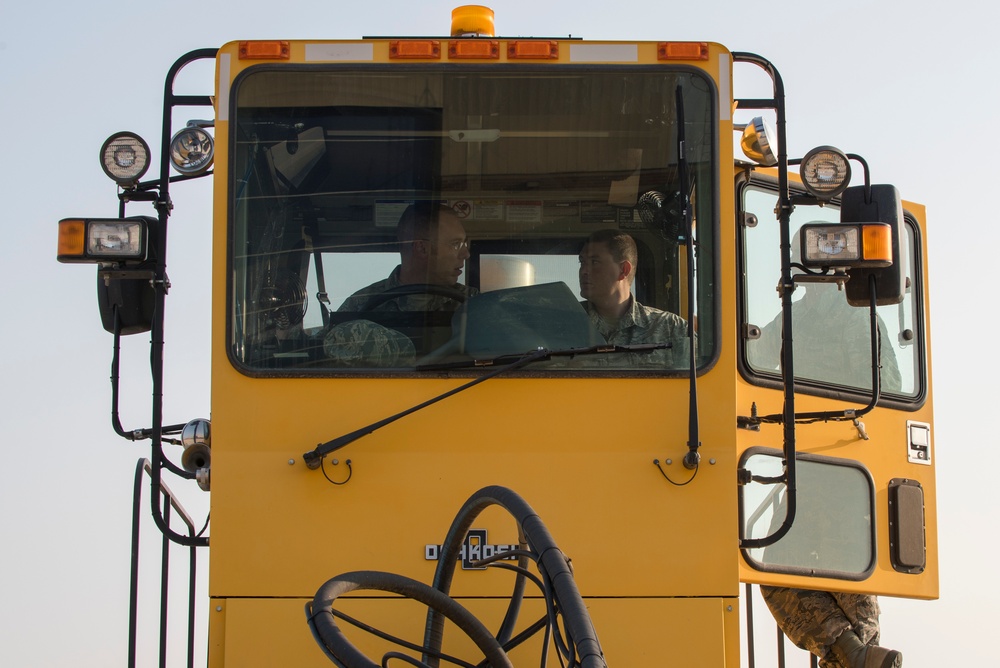 124th Civil Engineer Squadron conducts heavy equipment training