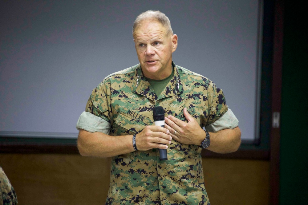 CMC Visits SOUTHCOM