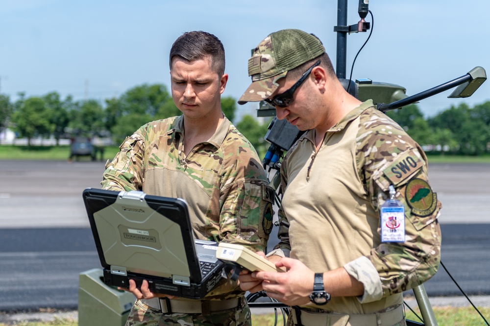 Air Force staff weather officers provide Army aviators updated forecasts during Hanuman Guardian 2018