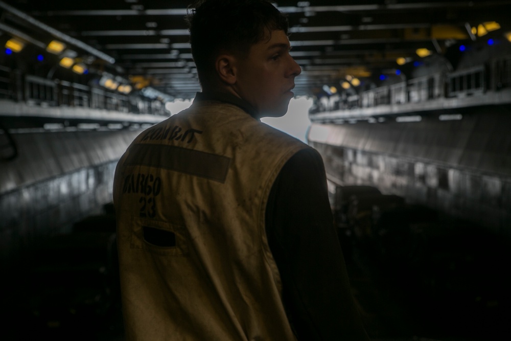 CLB-31 Marines use LCAC to load gear