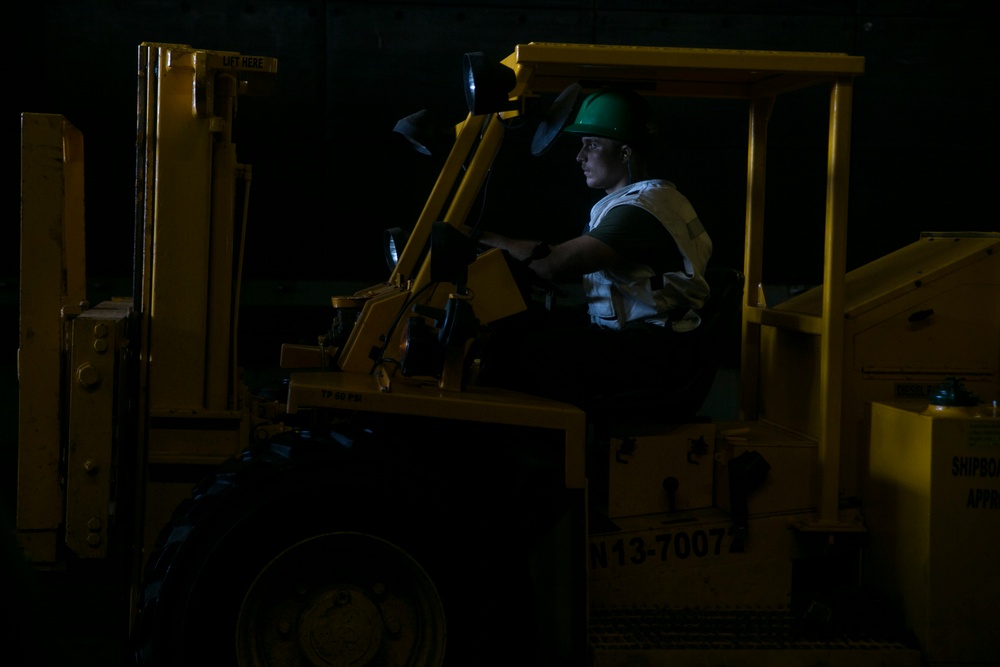 CLB-31 Marines use LCAC to load gear