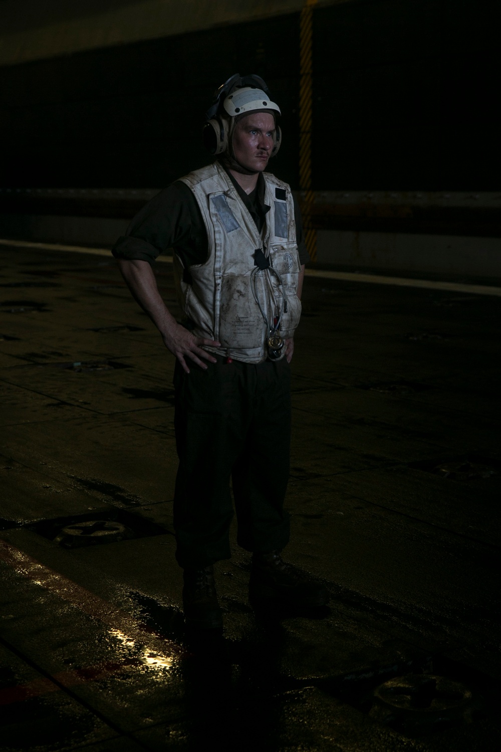 CLB-31 Marines use LCAC to load gear
