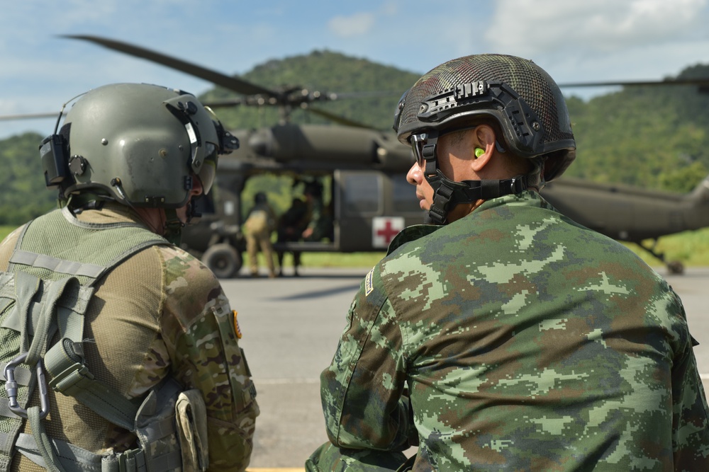 16th CAB, Washington Army National Guard Soldiers conduct air medical evacuation training with Royal Thai Army rangers during Hanuman Guardian 2018