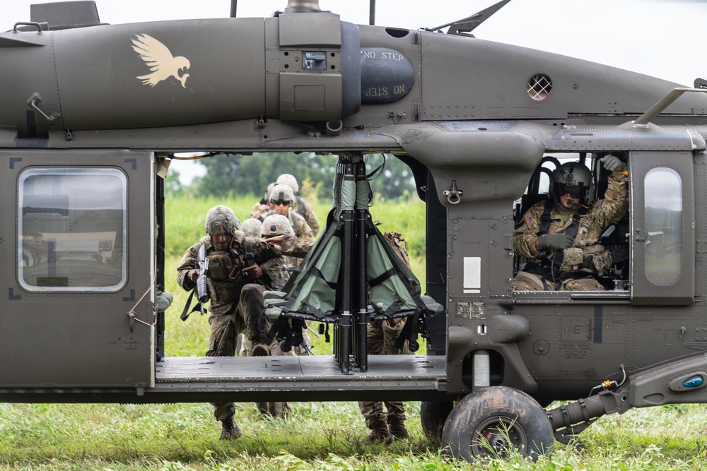 Idaho and Montana Army National Guard Soldiers conduct air assault operations training with the Royal Thai Army