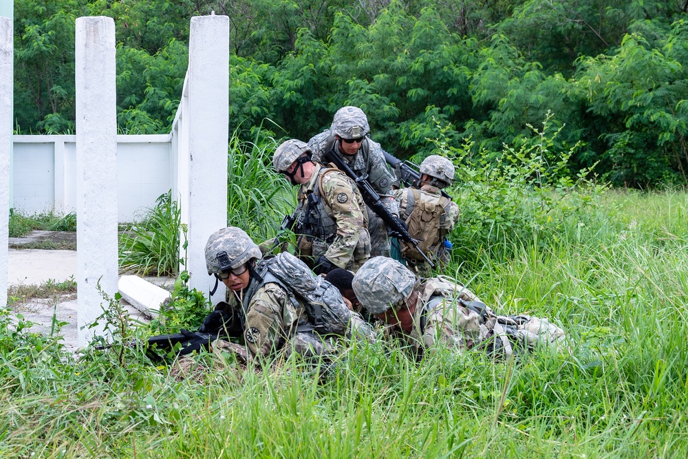 Idaho and Montana Army National Guard Soldiers conduct air assault operations training with the Royal Thai Army