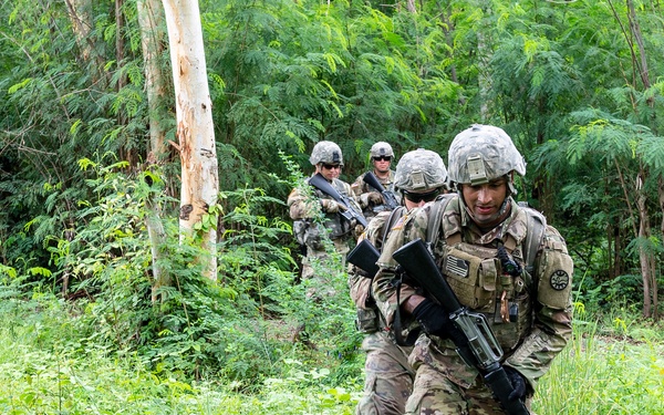 Idaho and Montana Army National Guard Soldiers conduct air assault operations training with the Royal Thai Army