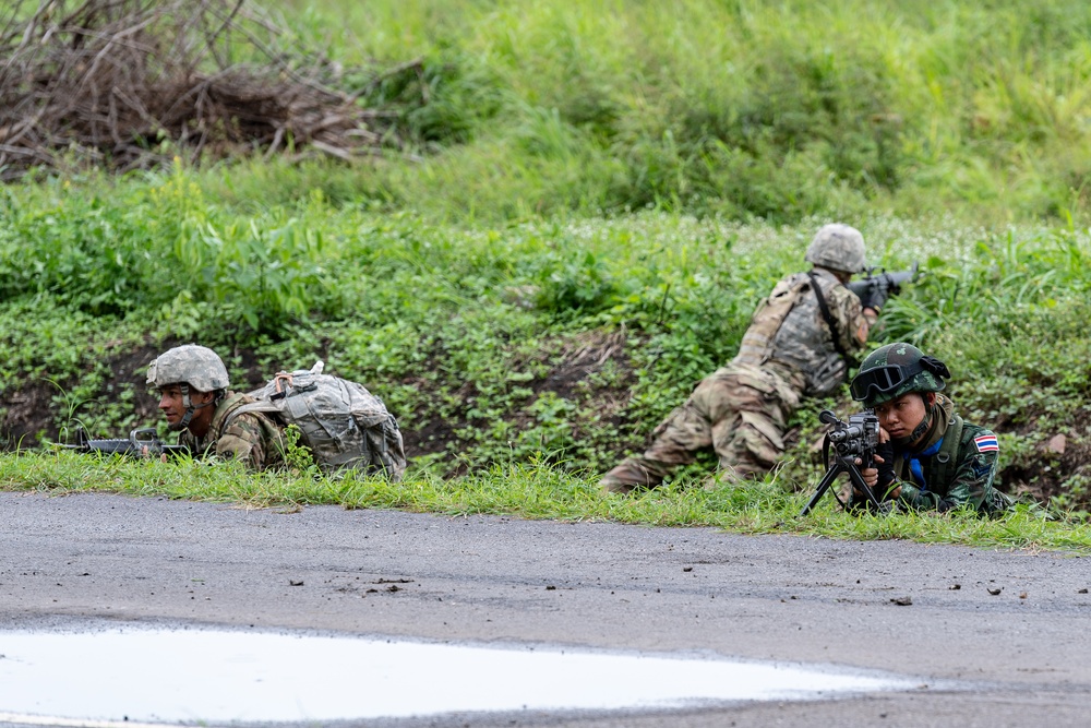 Idaho and Montana Army National Guard Soldiers conduct air assault operations training with the Royal Thai Army