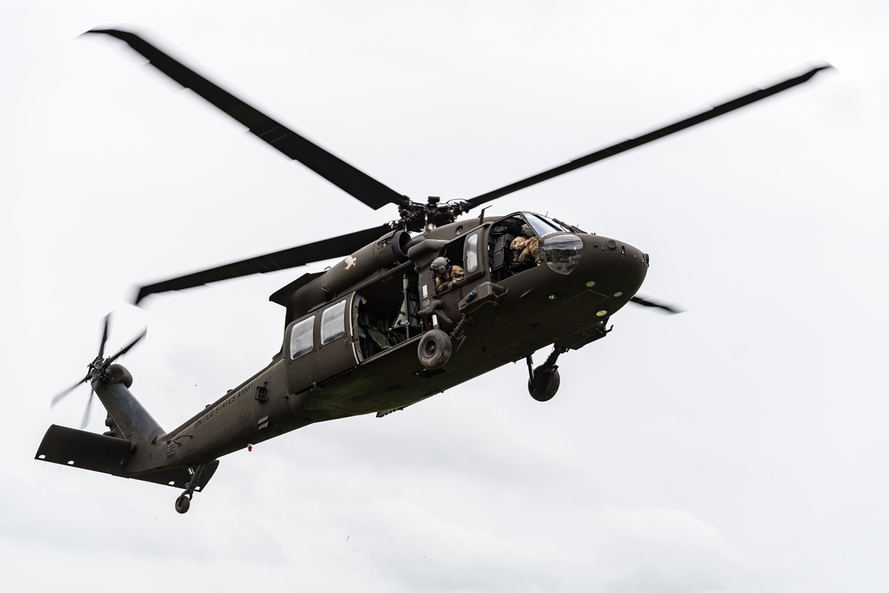 Idaho and Montana Army National Guard Soldiers conduct air assault operations training with the Royal Thai Army