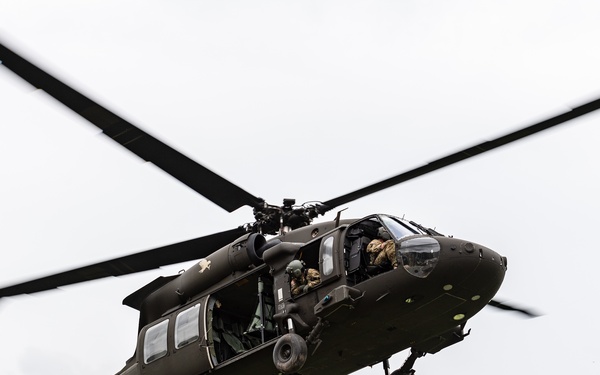 Idaho and Montana Army National Guard Soldiers conduct air assault operations training with the Royal Thai Army