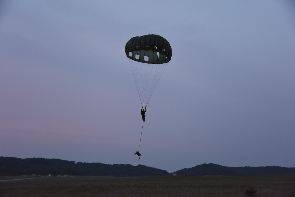 4th Recon Battalion Marines perform jump operations at Fort McCoy