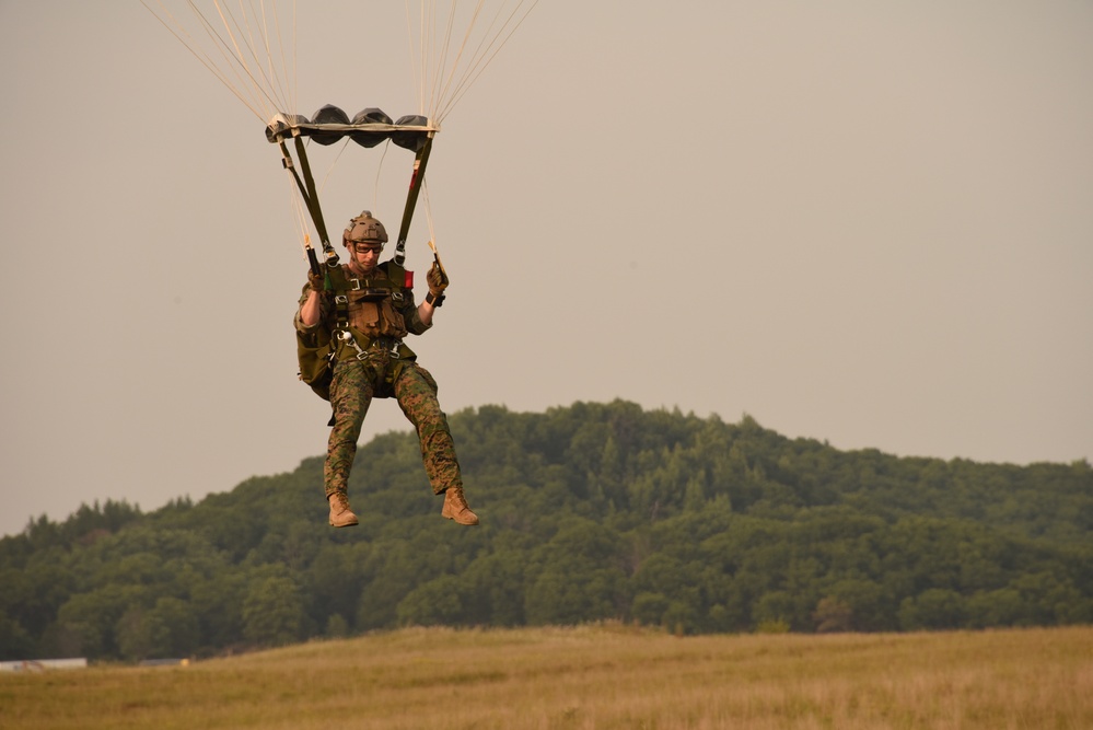 4th Recon Battalion Marines perform jump operations at Fort McCoy