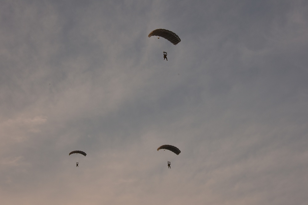 4th Recon Battalion Marines perform jump operations at Fort McCoy