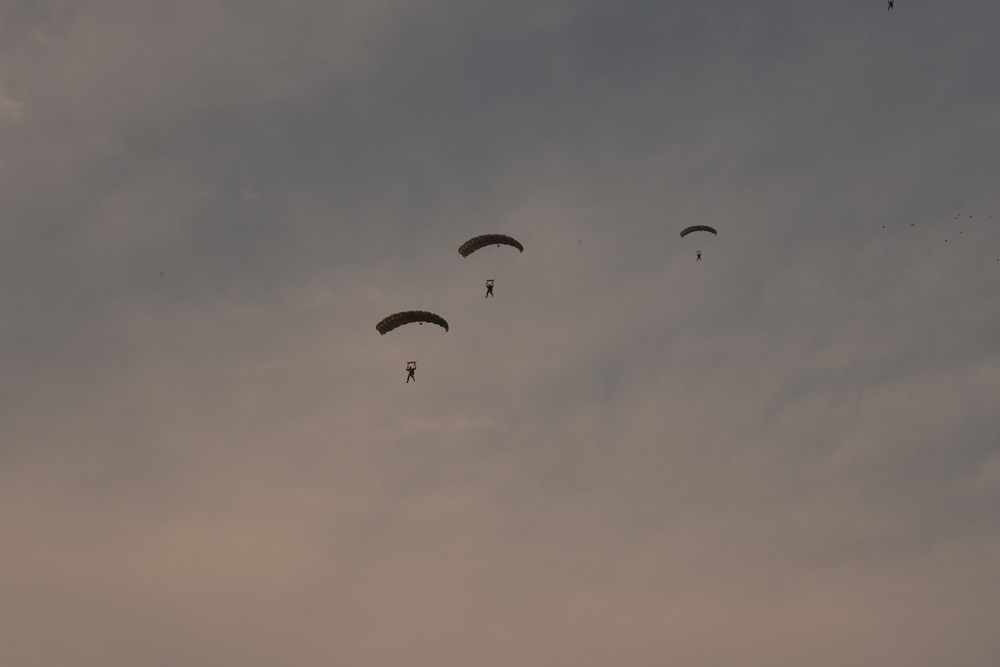 4th Recon Battalion Marines perform jump operations at Fort McCoy