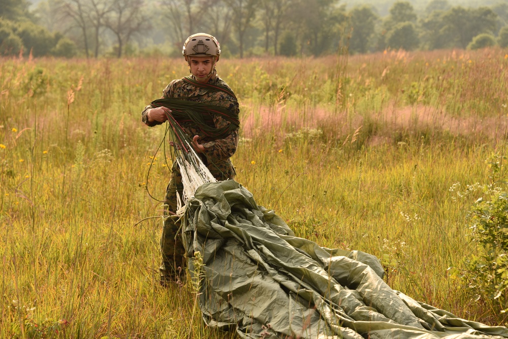 4th Recon Battalion Marines perform jump operations at Fort McCoy