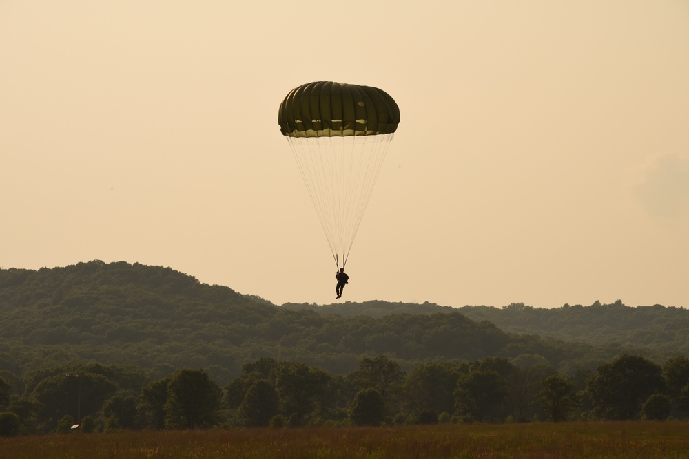 4th Recon Battalion Marines perform jump operations at Fort McCoy