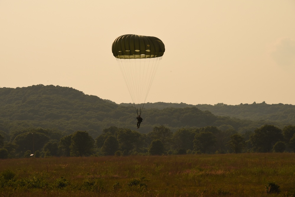 4th Recon Battalion Marines perform jump operations at Fort McCoy