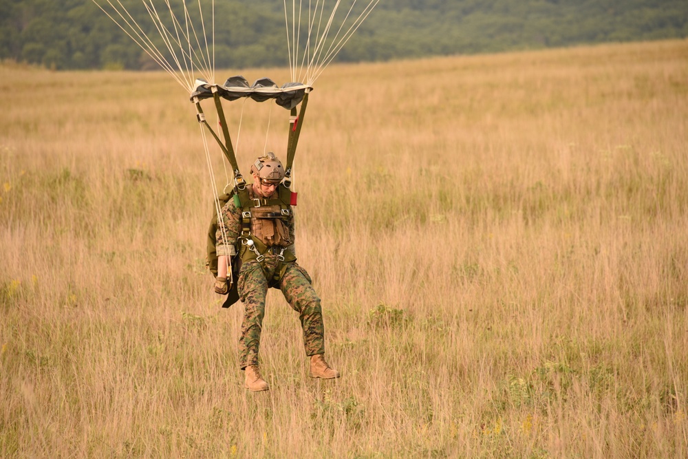 4th Recon Battalion Marines perform jump operations at Fort McCoy