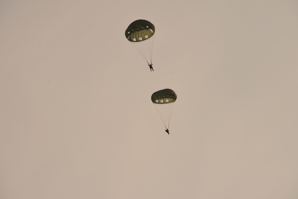 4th Recon Battalion Marines perform jump operations at Fort McCoy