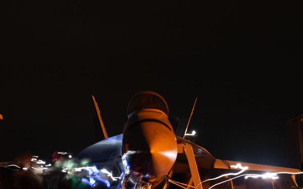 180824-N-GU969-0135