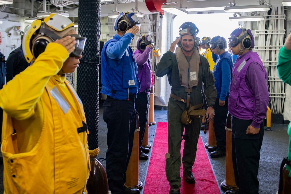 U.S. 2nd Fleet arrives aboard Kearsarge