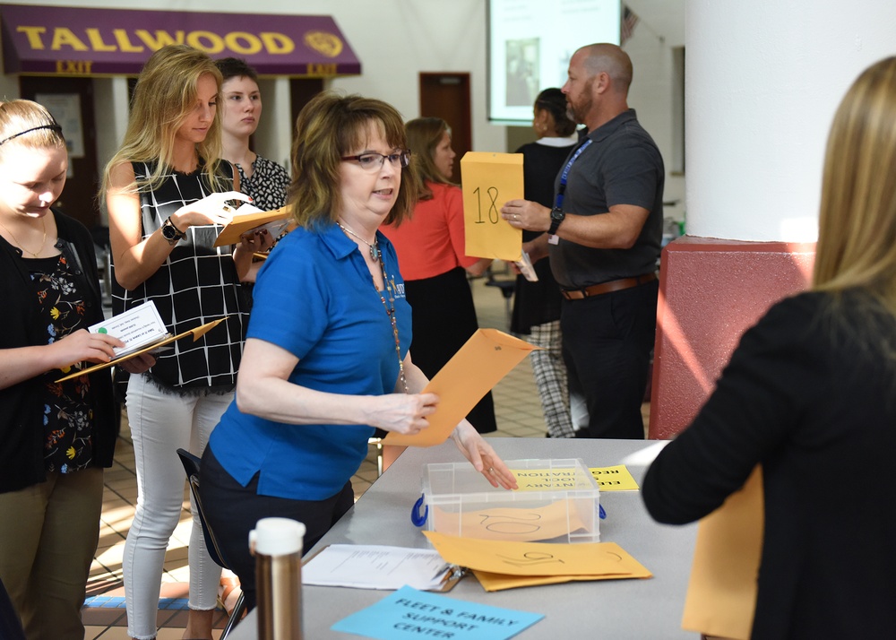 Unique Training Offers Teachers A Glimpse Into Military PCS Moves