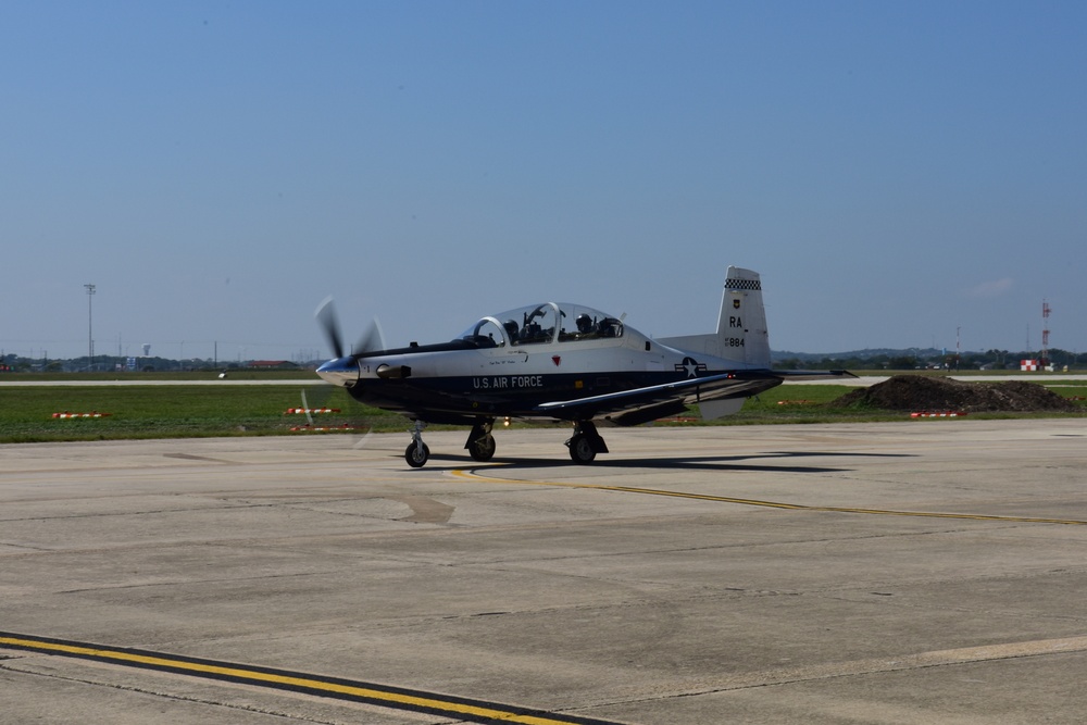 T-6A Texan II taxis