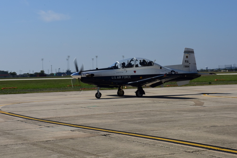 T-6A Texan II taxis