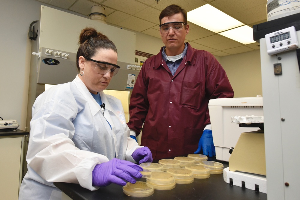 Science teachers work alongside Army researchers to hone laboratory