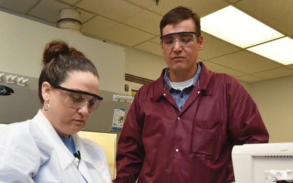 Science teachers work alongside Army researchers to hone laboratory skills
