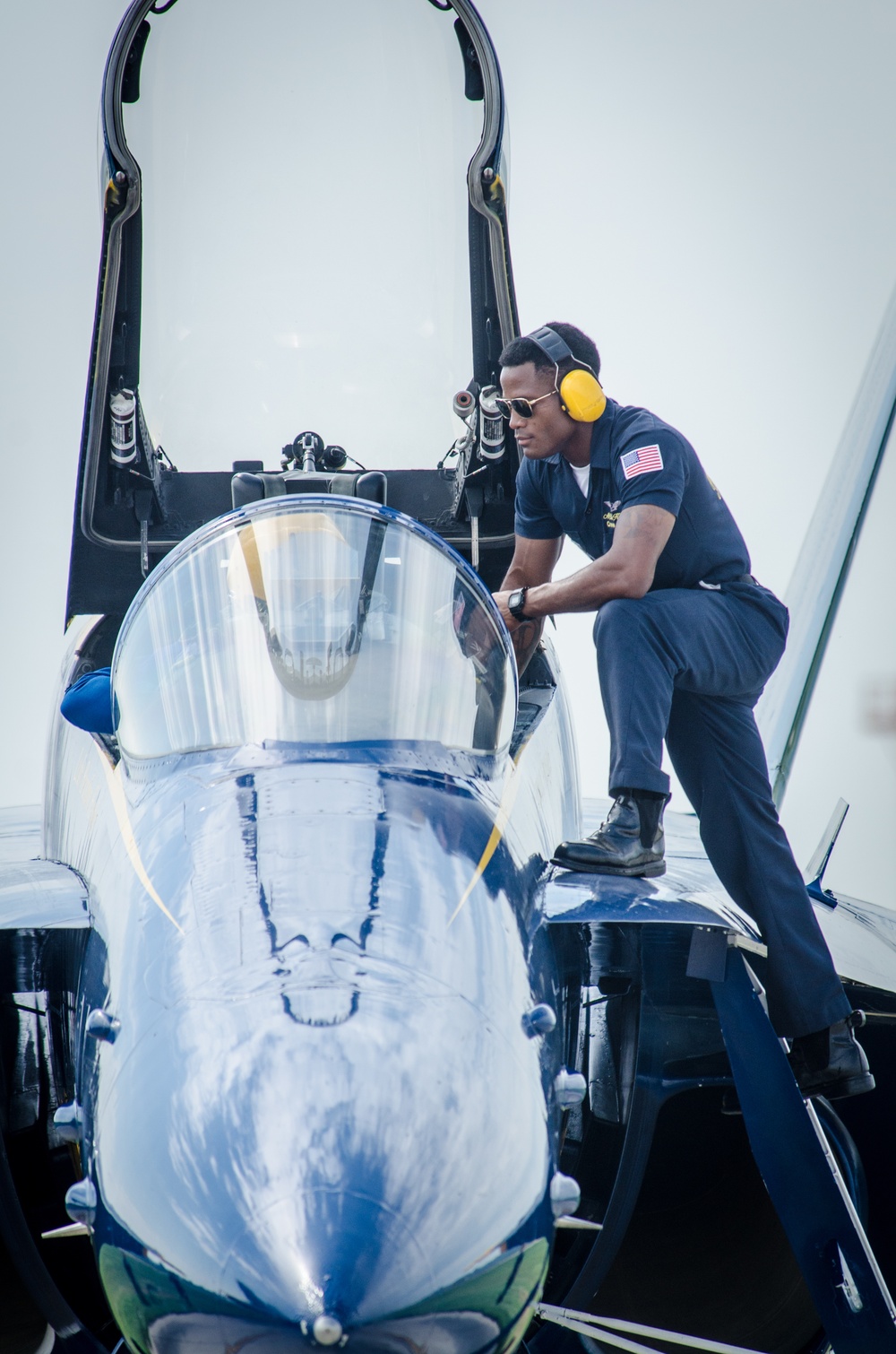 Navy Blue Angels fly over Sound of Speed