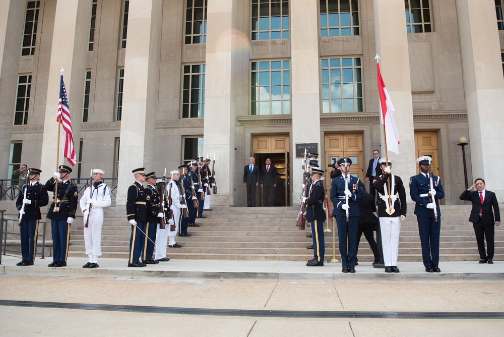 SD meets with Indonesian MinDef