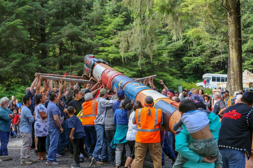 New Totem Pole on Prince of Wales Island honors Alaska’s veterans