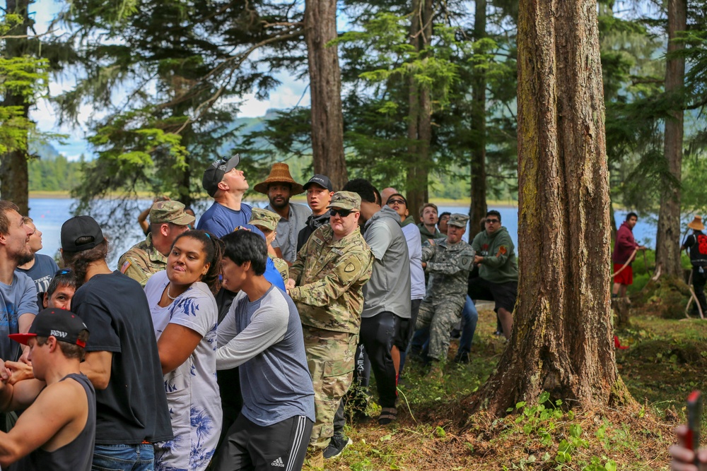 New Totem Pole on Prince of Wales Island honors Alaska’s veterans