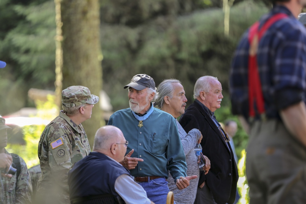 New Totem Pole on Prince of Wales Island honors Alaska’s veterans