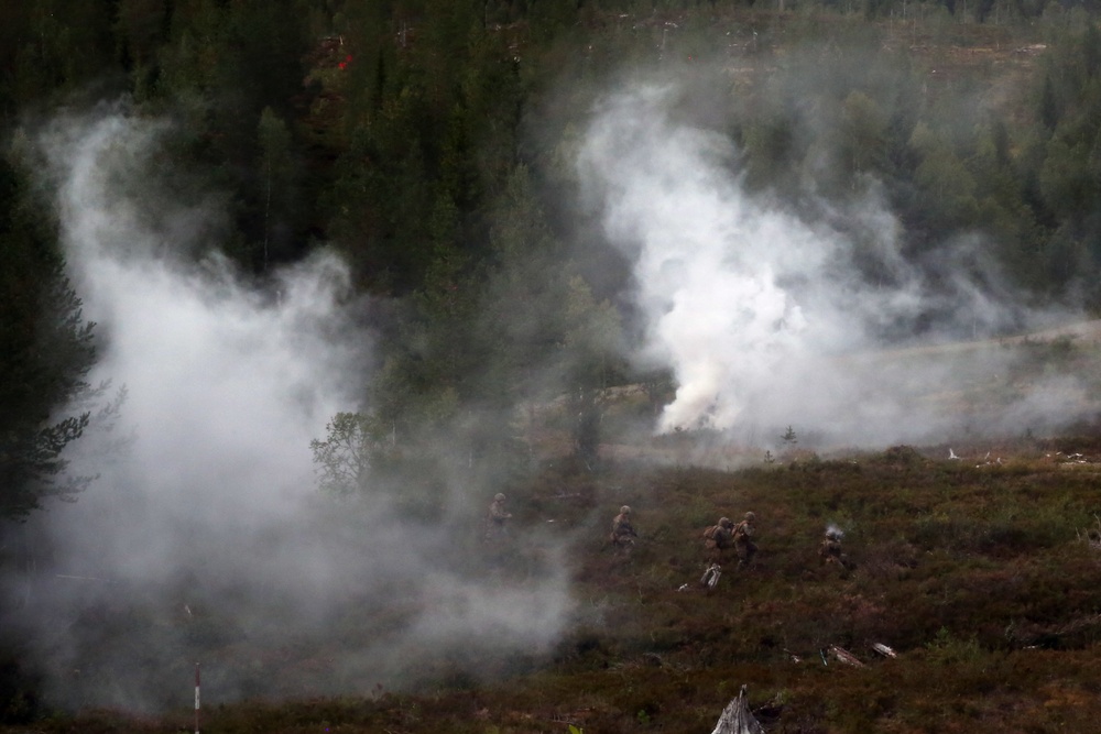 Marines conduct day and night platoon attacks in Norway