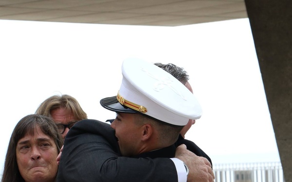 Wisconsin native commissions at War Memorial