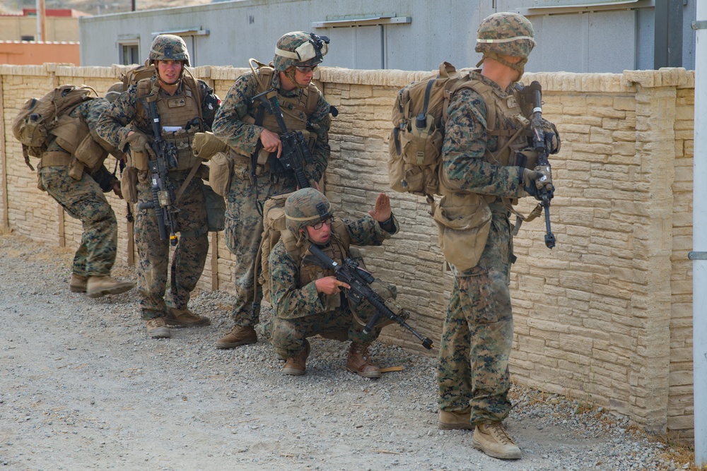 DVIDS - Images - 1st Marine Division Super Squad Competition [Image 2 of 3]