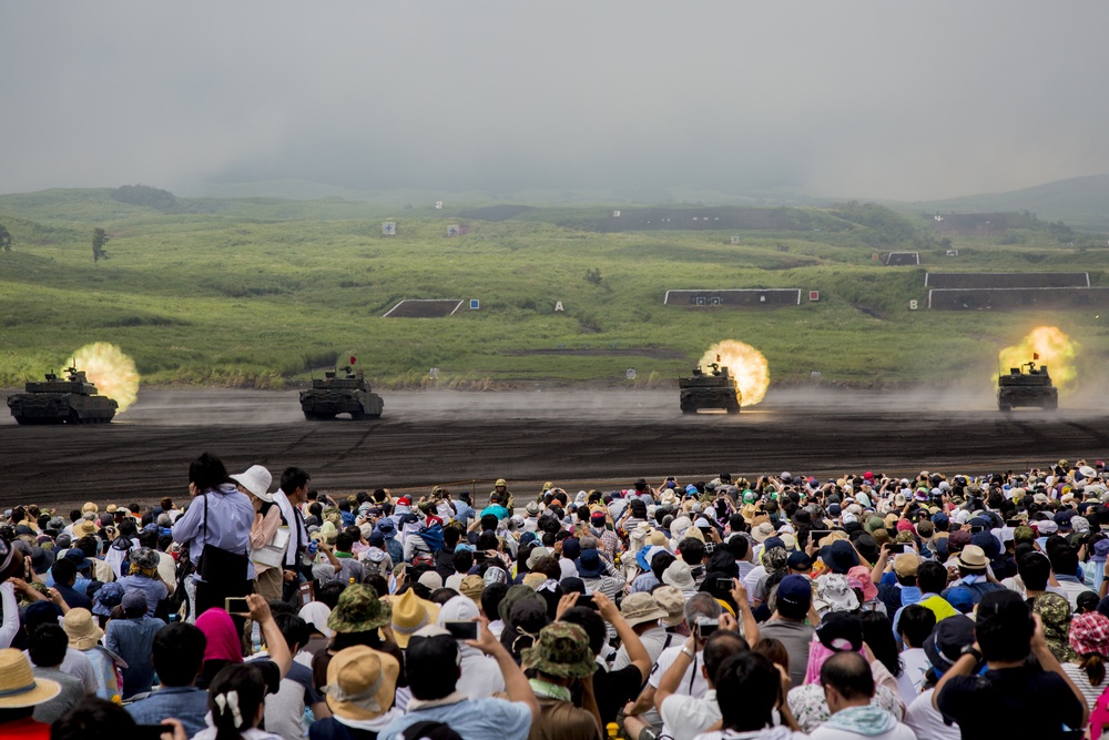 JGSDF hosts Fuji Firepower Demonstration