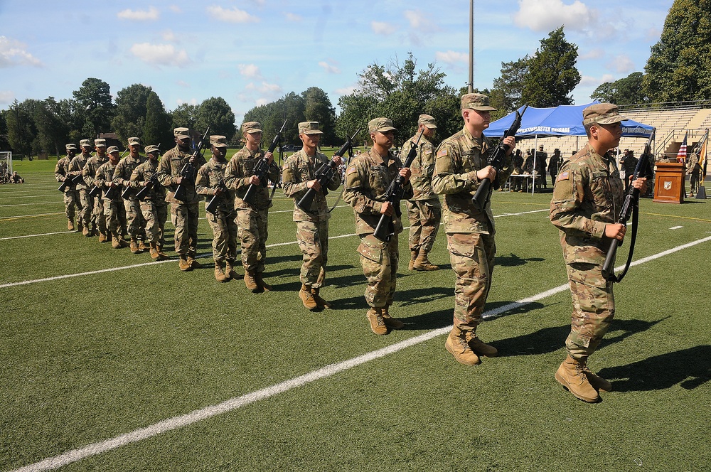 Soldiers show off drill skills
