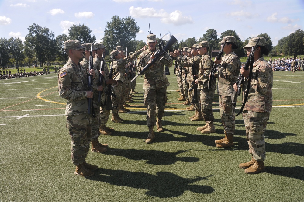 Soldiers show off drill skills