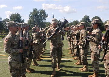 Soldiers show off drill skills