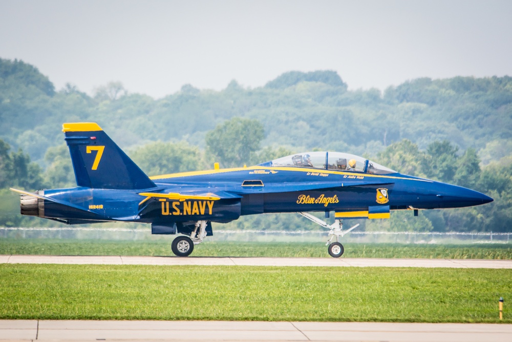 DVIDS - Images - Blue Angels arrive in St. Joseph Missouri [Image 4 of 33]