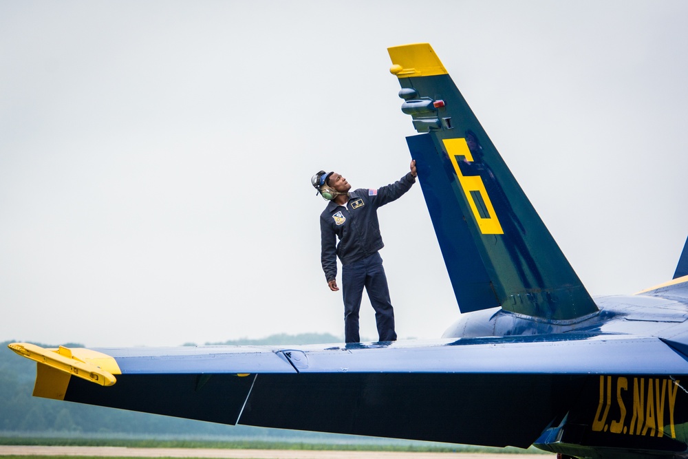 Blue Angels arrive in St. Joseph Missouri