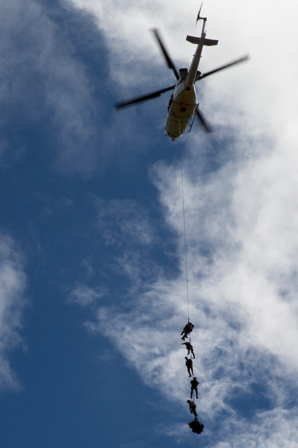 Recon Marines participate in SPIE training with EOTG