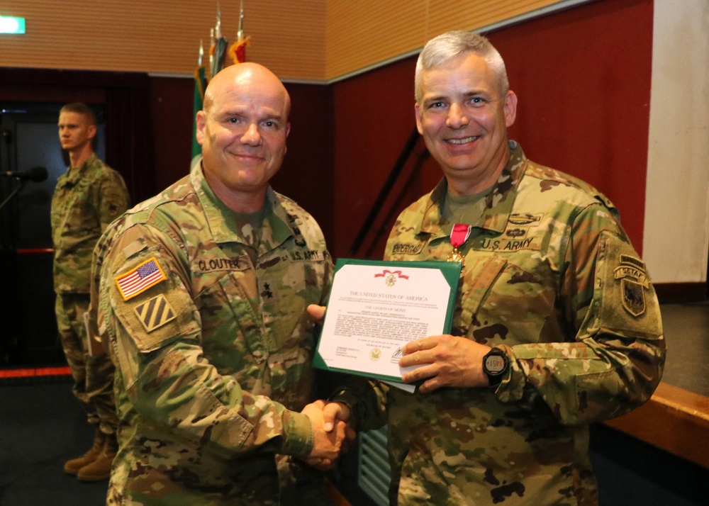 New Land Component Commander brings insight from overseas and corporate experiences